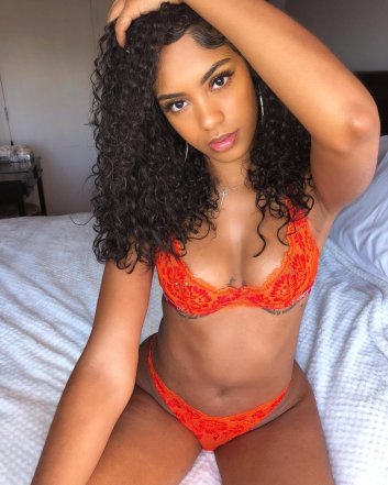 LatinWomanLove Website Review In 2025 — Credits, Costs, Legality