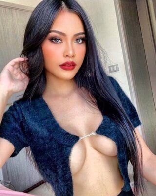Latin Beauty Date image 1