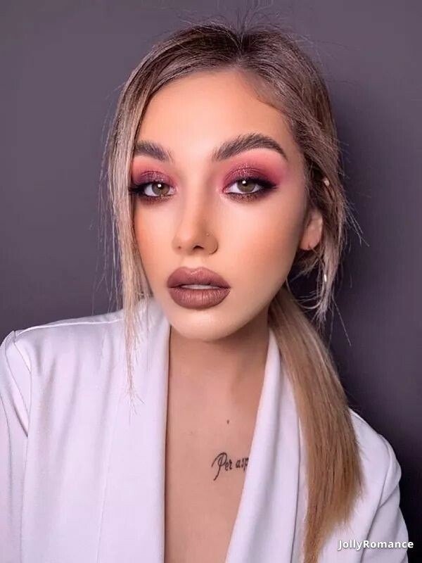 Milana, 21