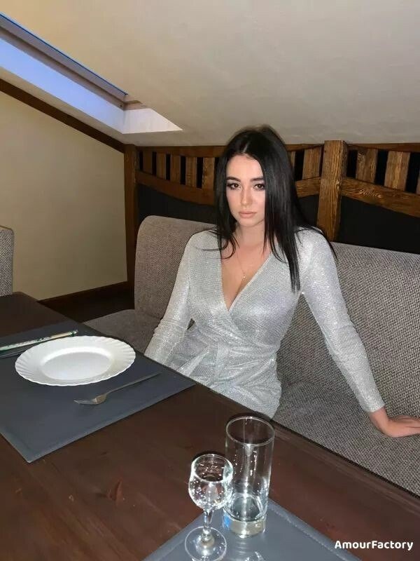 Alina Profile image 2