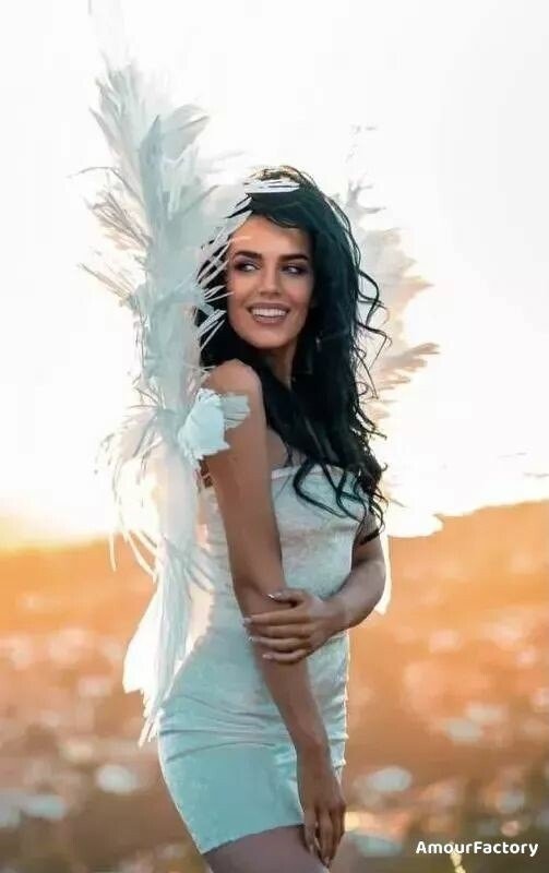 Maja, 26