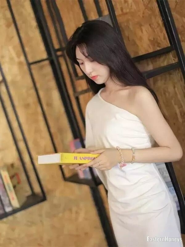 Yiting Profile image 2