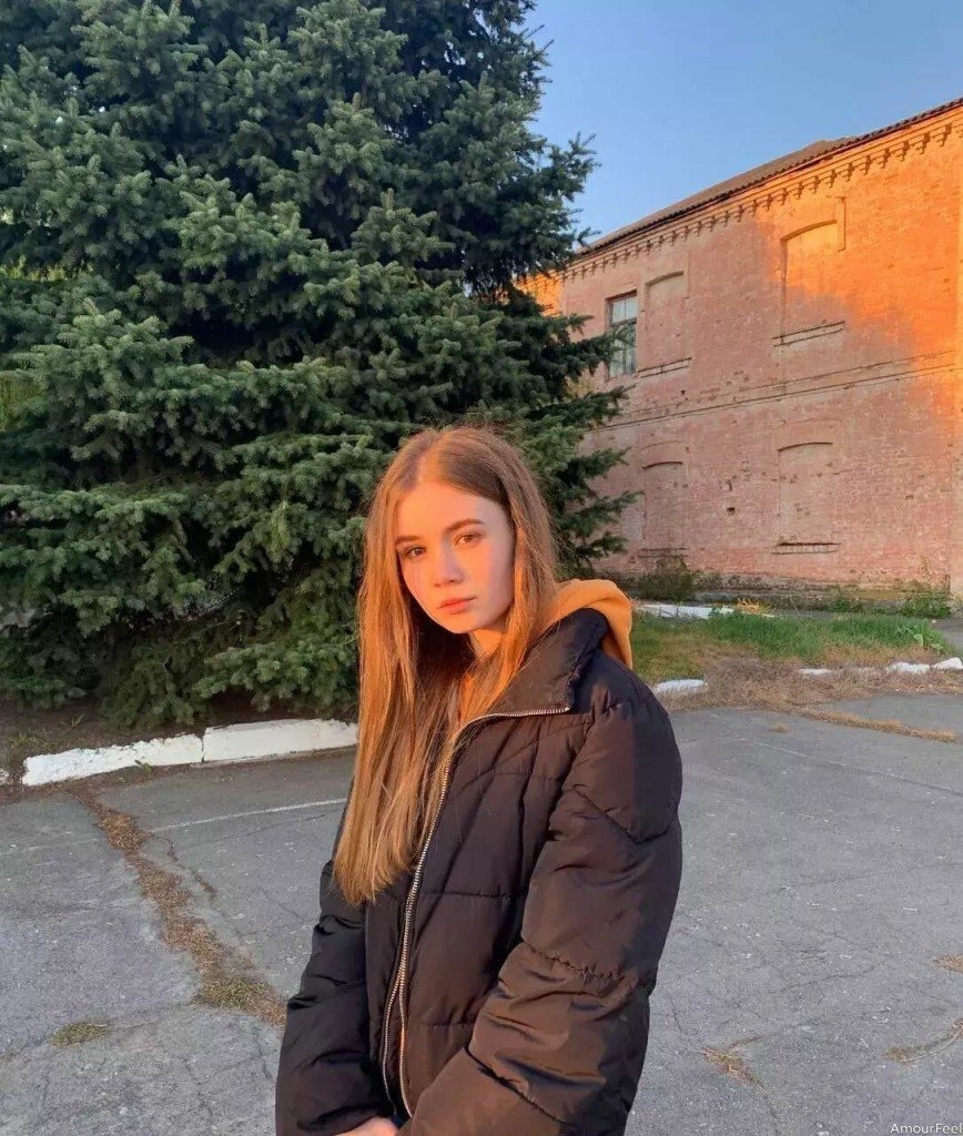 Yuliia, 18