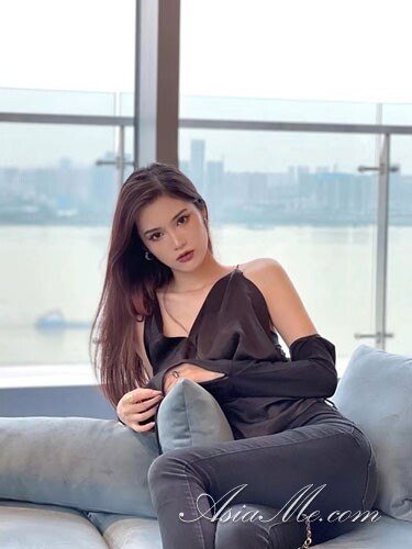Tiya Profile image 2