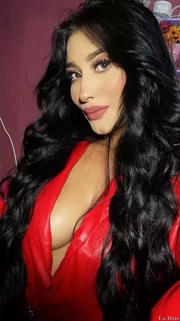 Paola Profile image 2