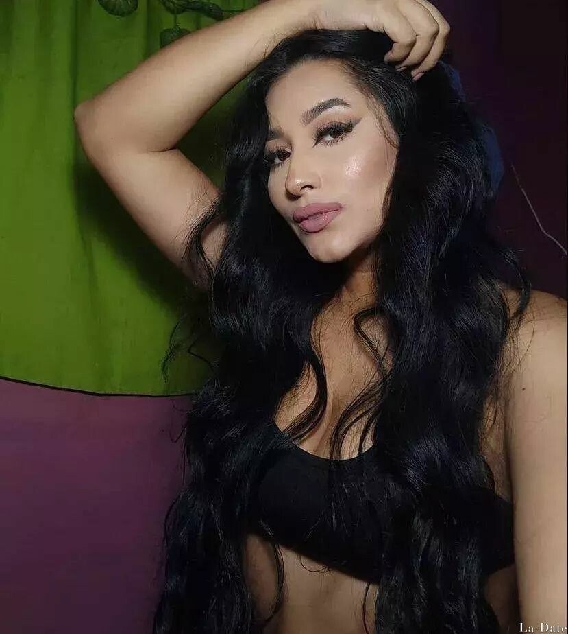 Paola Profile image 4