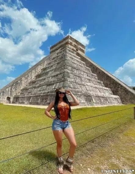 Gloria Profile image 2