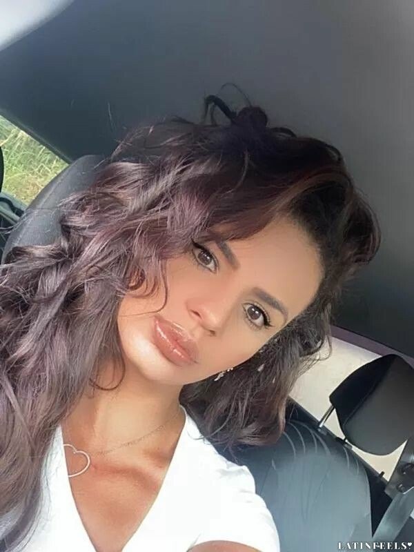 Adriana Profile image 4