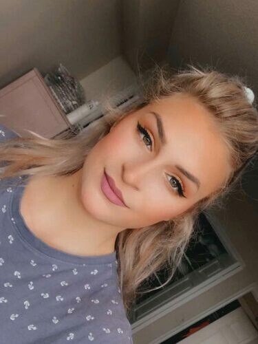 Lola Profile image 2