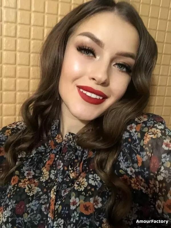 Karyna, 23