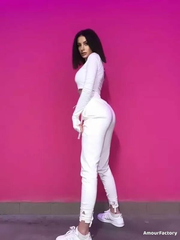 Elina Profile image 2