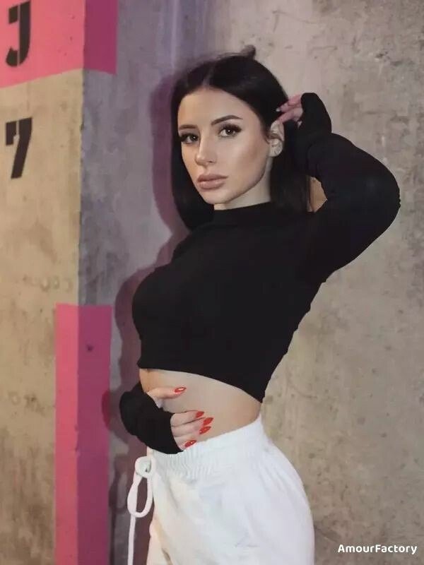 Elina Profile image 4