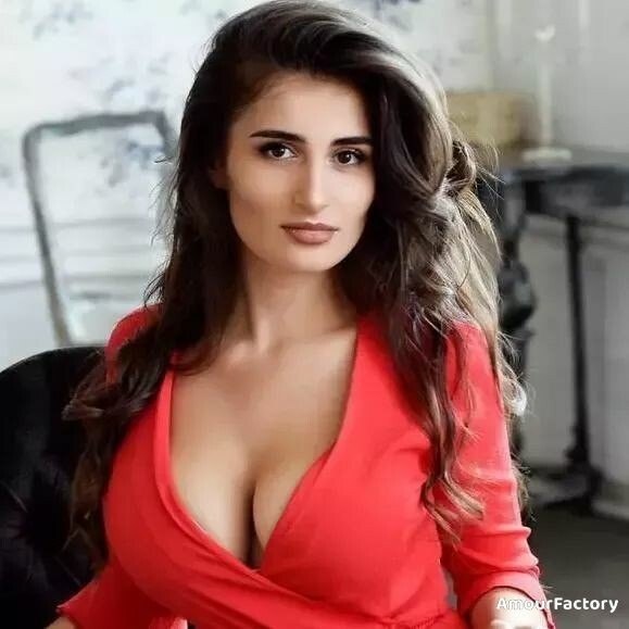 Liana Profile image 4