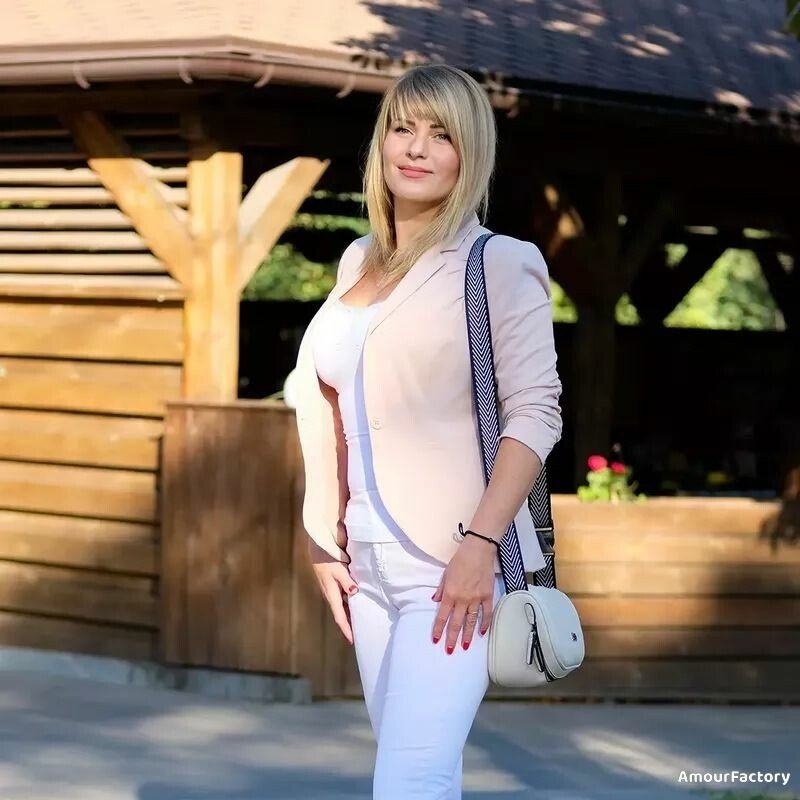 Marianna Profile image 4