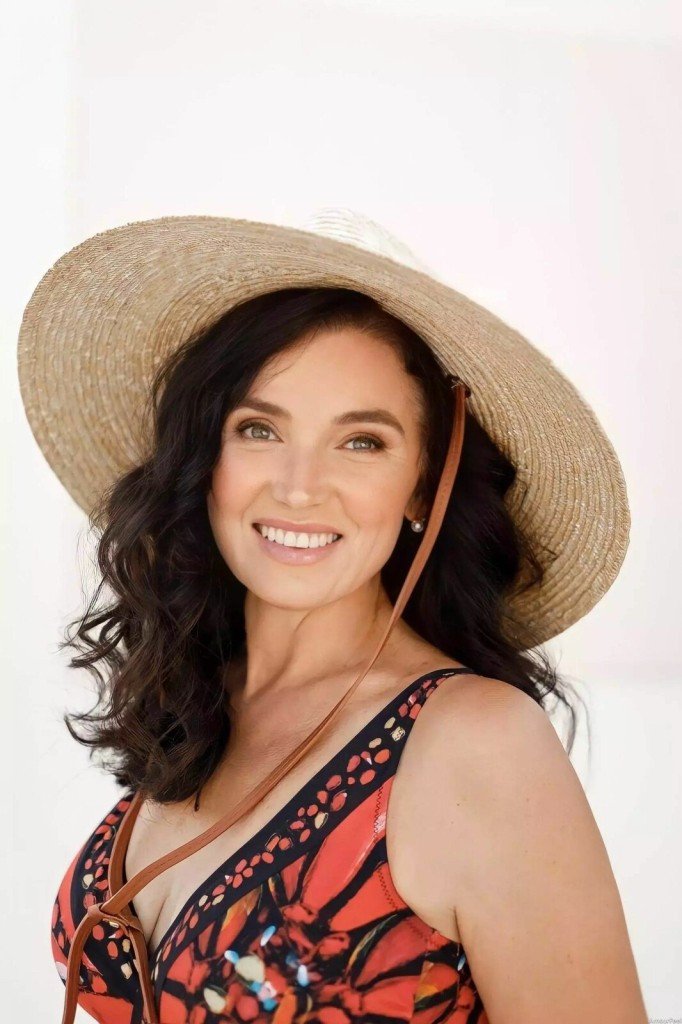 Yana, 51