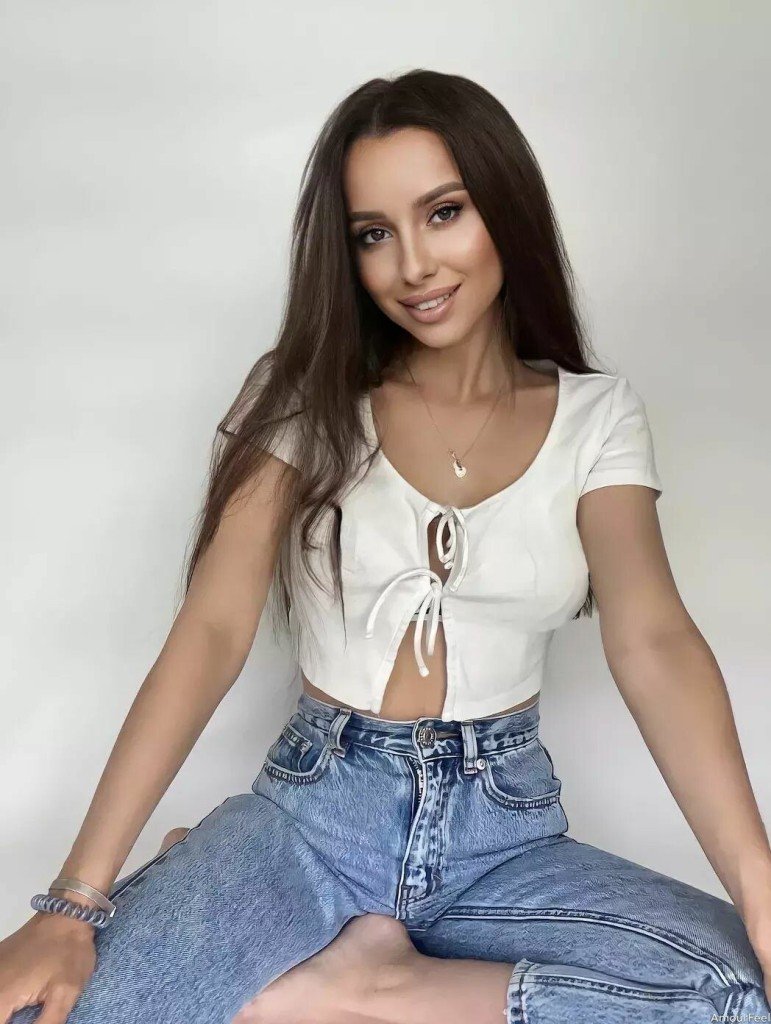 Yuliia Profile image 3