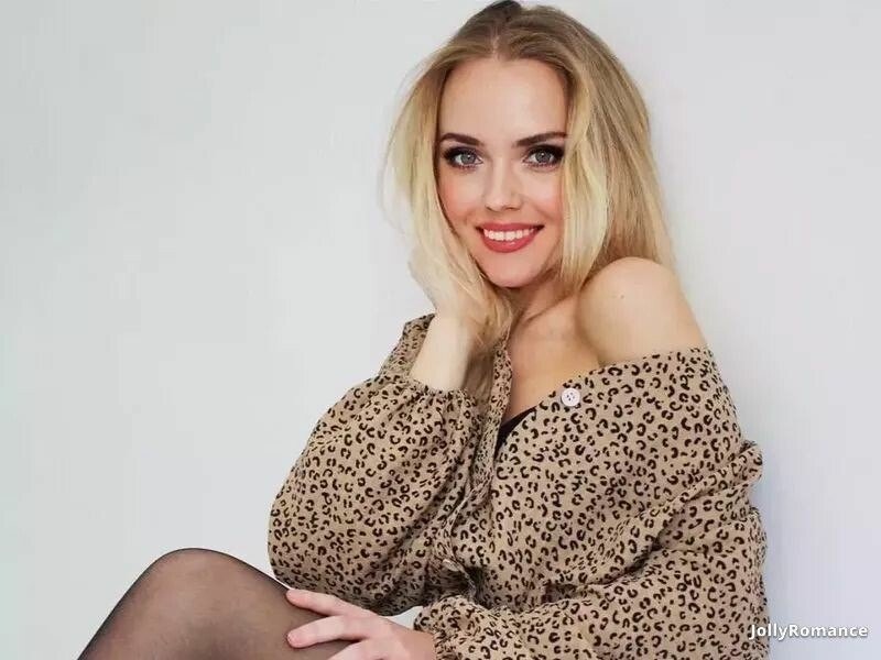 Angela Profile image 4
