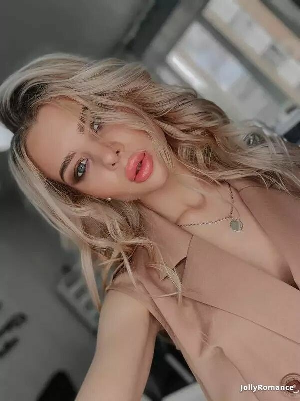 Yana Profile image 2