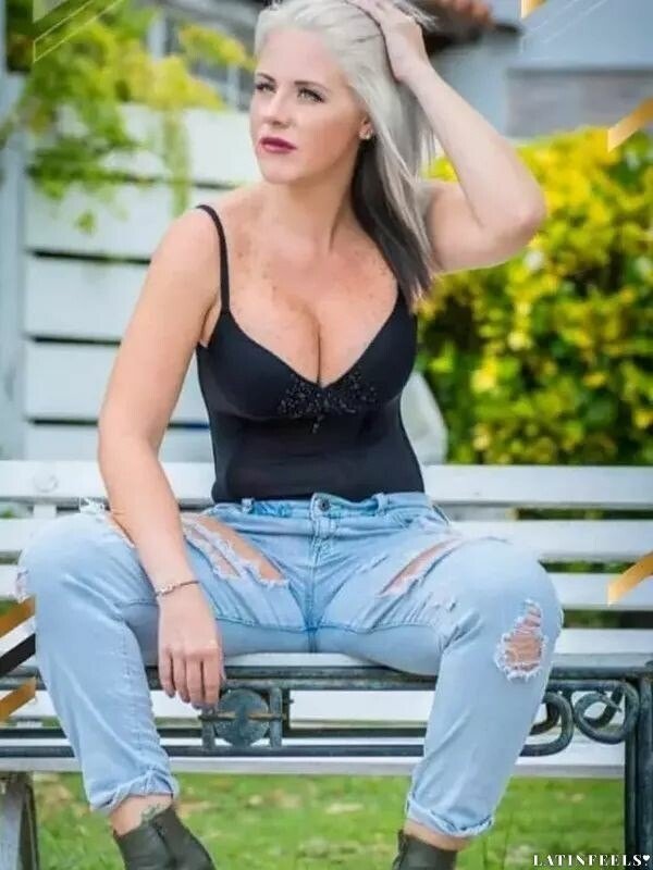 Rosamaria Profile image 2